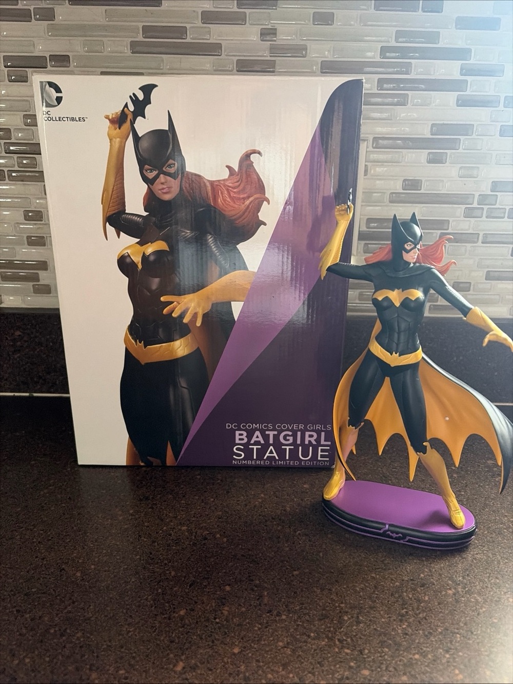 DC Comics Batgirl Statue - Black, Yellow, Purple